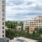 панорамний вид моря дві спальнi та зала 0522