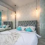 панорамний вид моря дві спальнi та зала 0522 Apartmán *