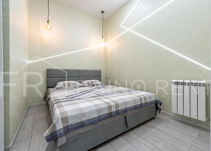 панорамний вид моря дві спальнi та зала 0522