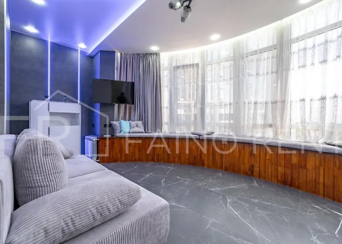 панорамний вид моря дві спальнi та зала 0522