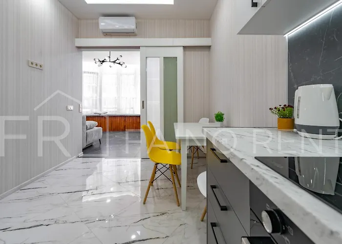 панорамний вид моря дві спальнi та зала 0522