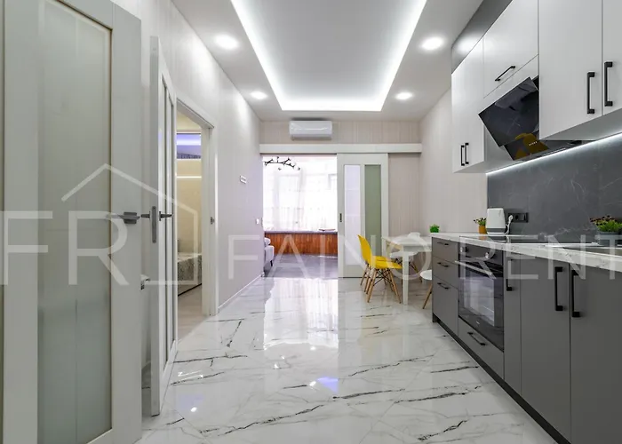 Apartman панорамний вид моря дві спальнi та зала 0522 *