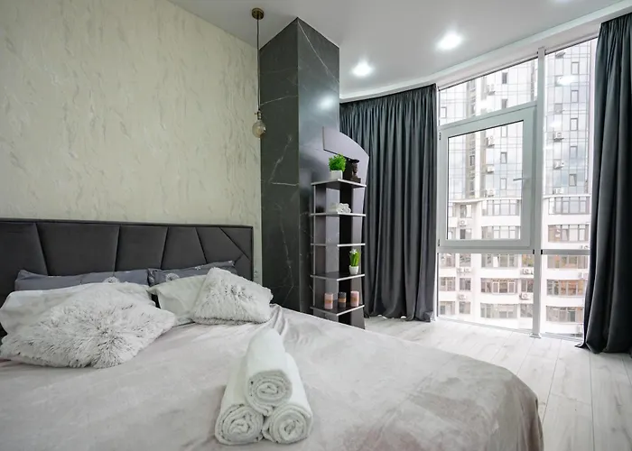 панорамний вид моря дві спальнi та зала 0522 *