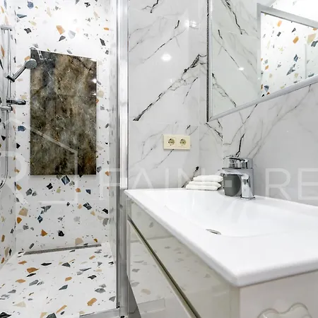 Apartment панорамний вид моря дві спальнi та зала 0522 Odesa