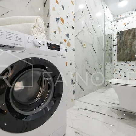 Apartment панорамний вид моря дві спальнi та зала 0522