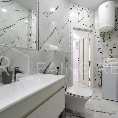 Apartment панорамний вид моря дві спальнi та зала 0522 *