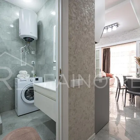 панорамний вид моря дві спальнi та зала 0522 Apartment Odesa