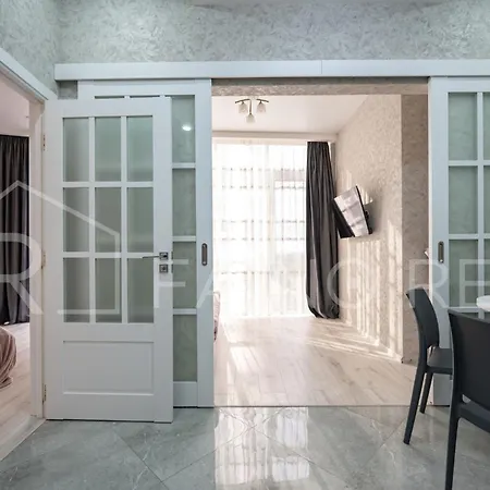панорамний вид моря дві спальнi та зала 0522 Apartment