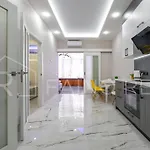 Appartamento панорамний вид моря дві спальнi та зала 0522 *