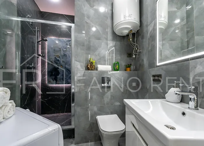 панорамний вид моря дві спальнi та зала 0522 *