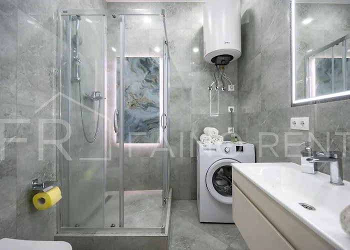 панорамний вид моря дві спальнi та зала 0522